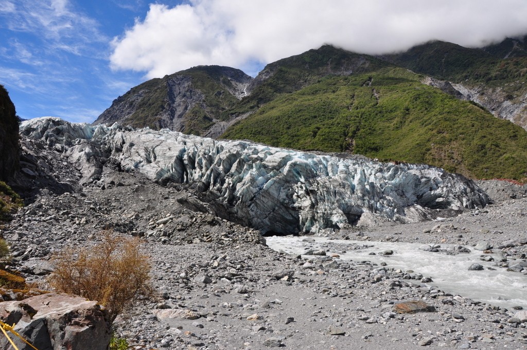 A short hike to visit Fox Glacier, the less popular cousin of Franz Josef glacier, but just as beautiful
